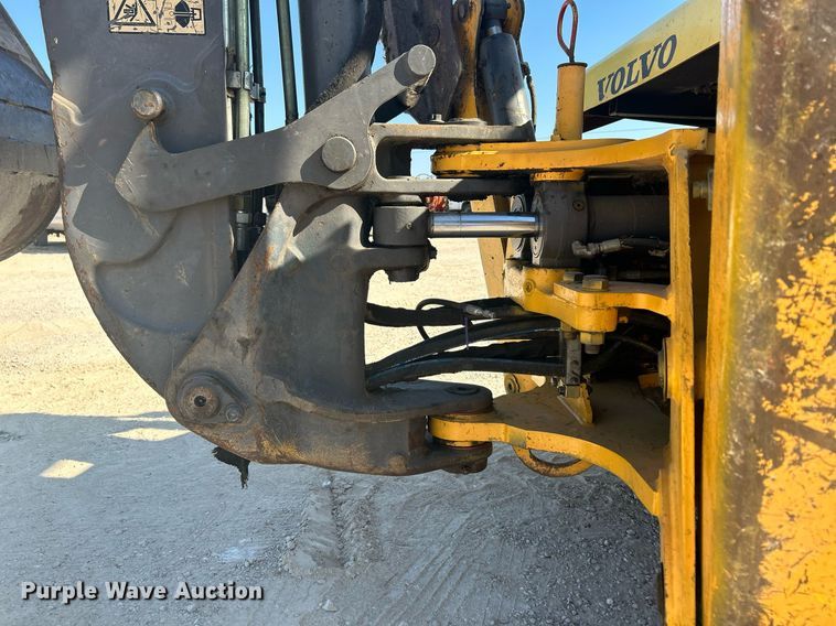 image for item DO2562 2008 Volvo BL60 backhoe