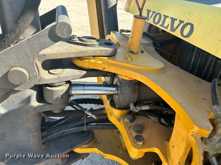 image for item DO2562 2008 Volvo BL60 backhoe