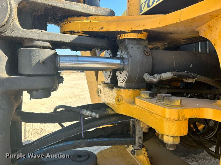 image for item DO2562 2008 Volvo BL60 backhoe