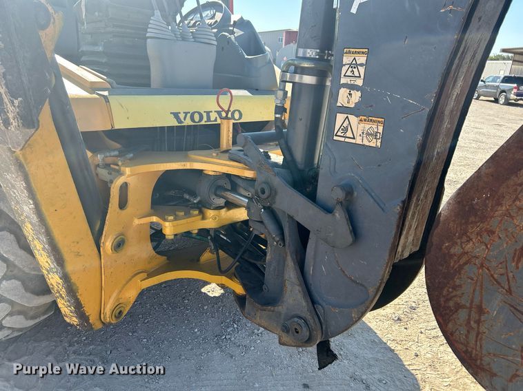 image for item DO2562 2008 Volvo BL60 backhoe