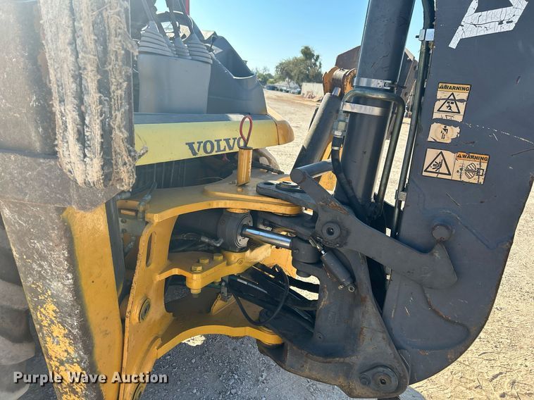 image for item DO2562 2008 Volvo BL60 backhoe