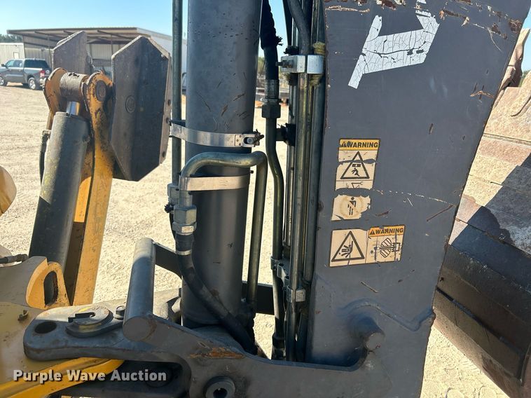 image for item DO2562 2008 Volvo BL60 backhoe