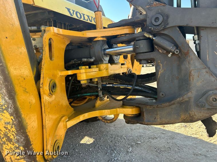 image for item DO2562 2008 Volvo BL60 backhoe