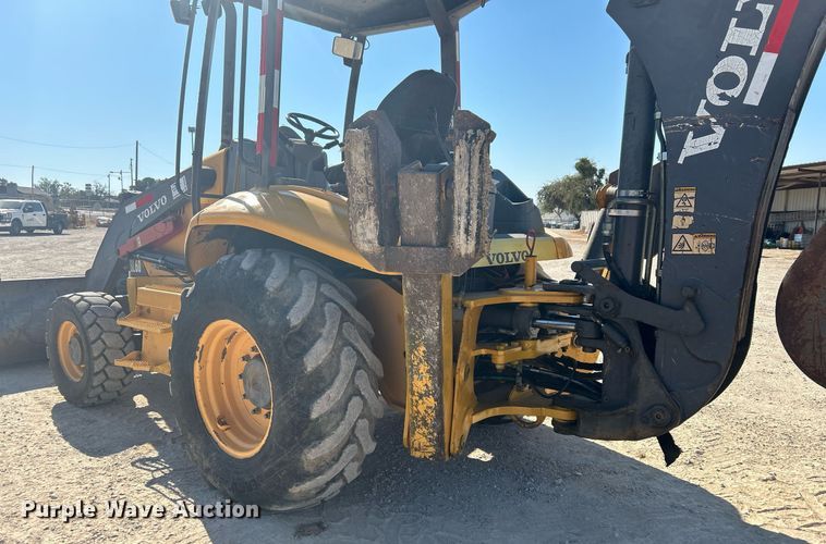 image for item DO2562 2008 Volvo BL60 backhoe