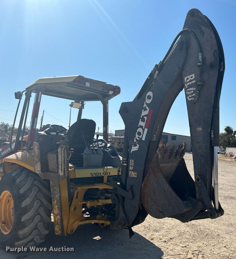 image for item DO2562 2008 Volvo BL60 backhoe