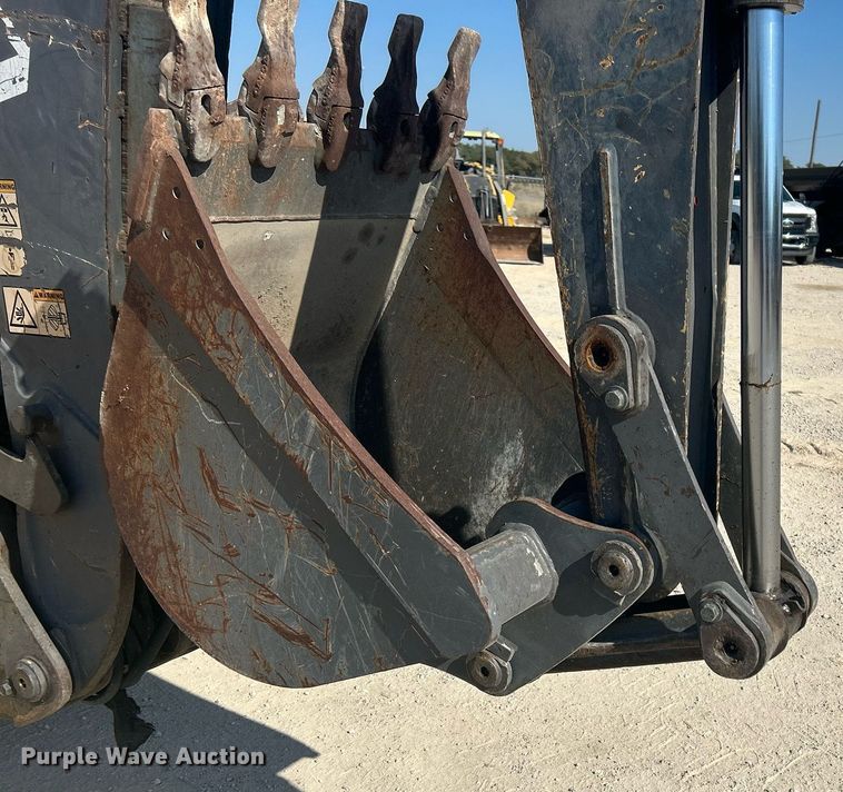 image for item DO2562 2008 Volvo BL60 backhoe