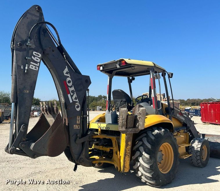 image for item DO2562 2008 Volvo BL60 backhoe