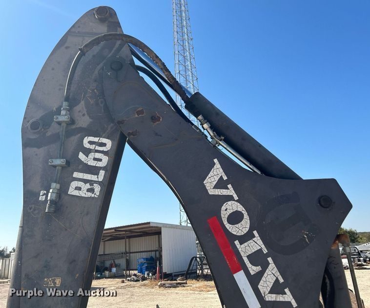 image for item DO2562 2008 Volvo BL60 backhoe