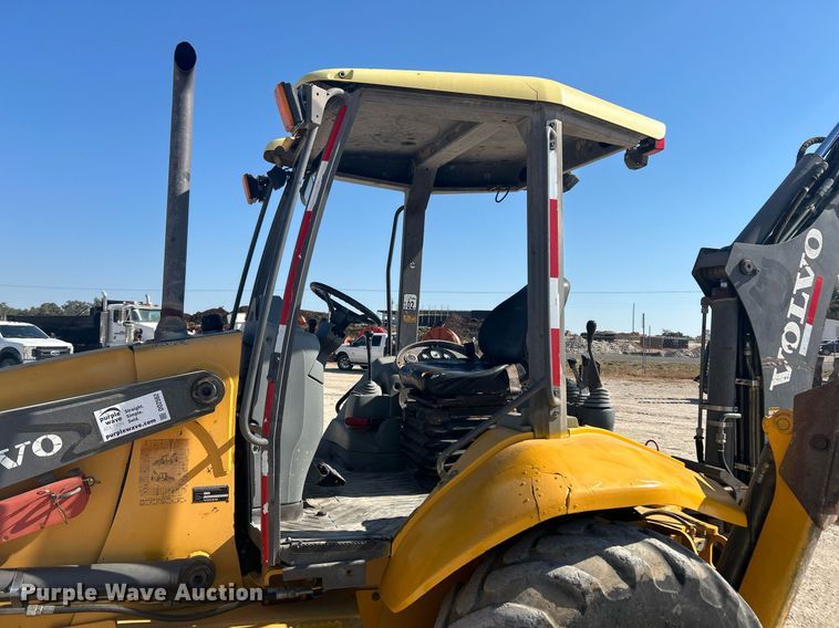 image for item DO2562 2008 Volvo BL60 backhoe