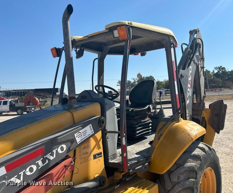 image for item DO2562 2008 Volvo BL60 backhoe