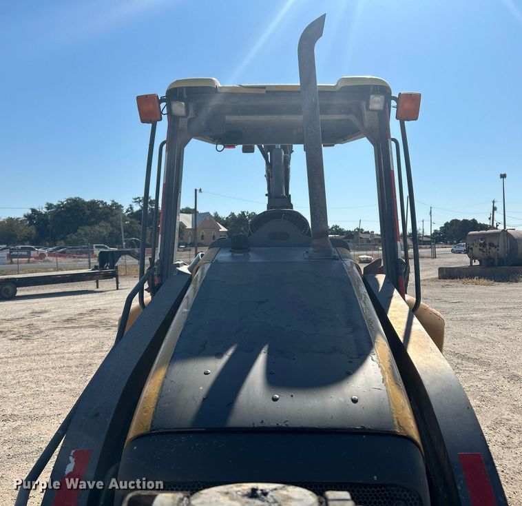 image for item DO2562 2008 Volvo BL60 backhoe