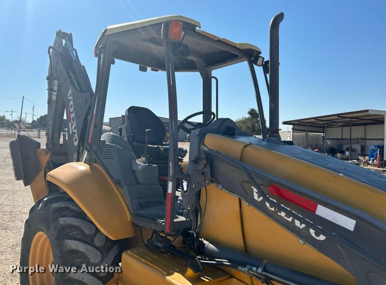 image for item DO2562 2008 Volvo BL60 backhoe