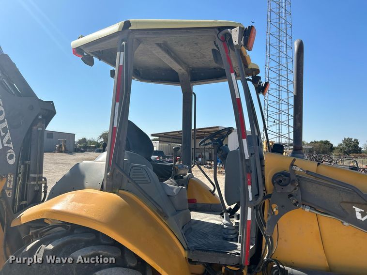 image for item DO2562 2008 Volvo BL60 backhoe