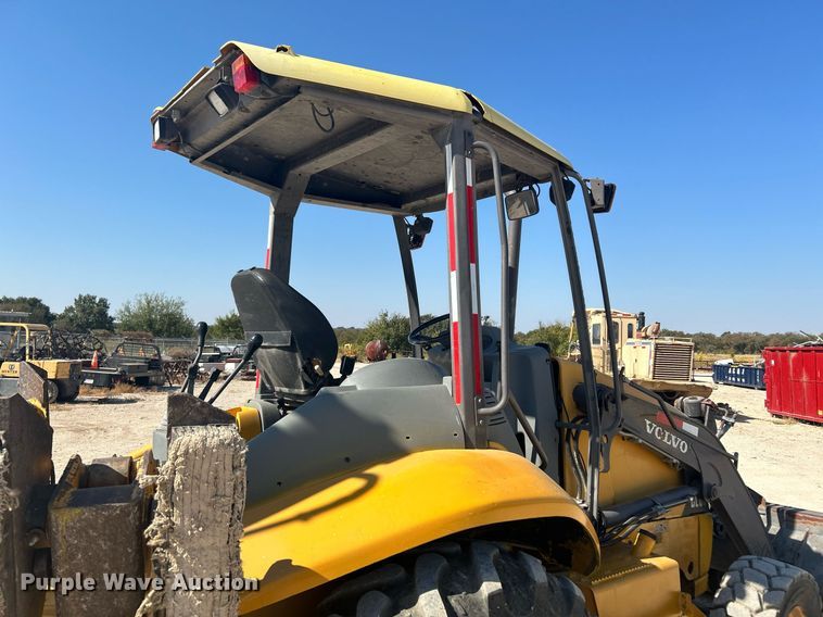 image for item DO2562 2008 Volvo BL60 backhoe