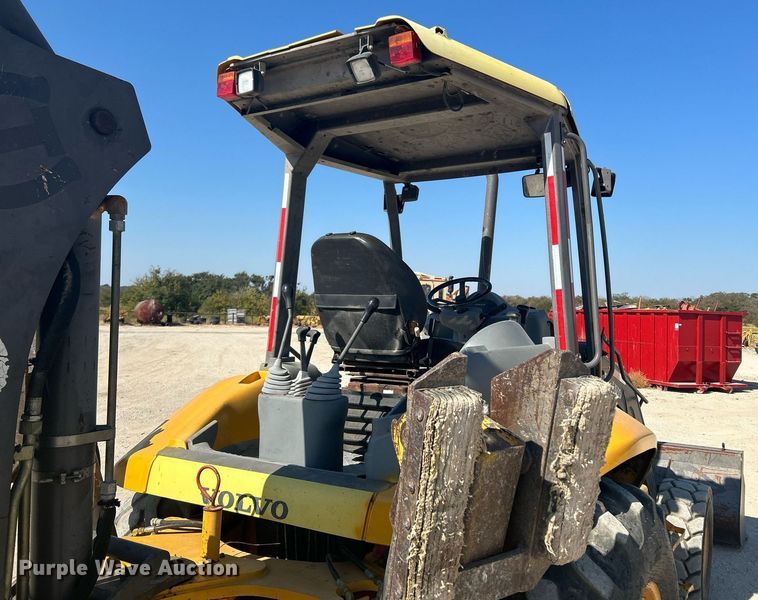 image for item DO2562 2008 Volvo BL60 backhoe