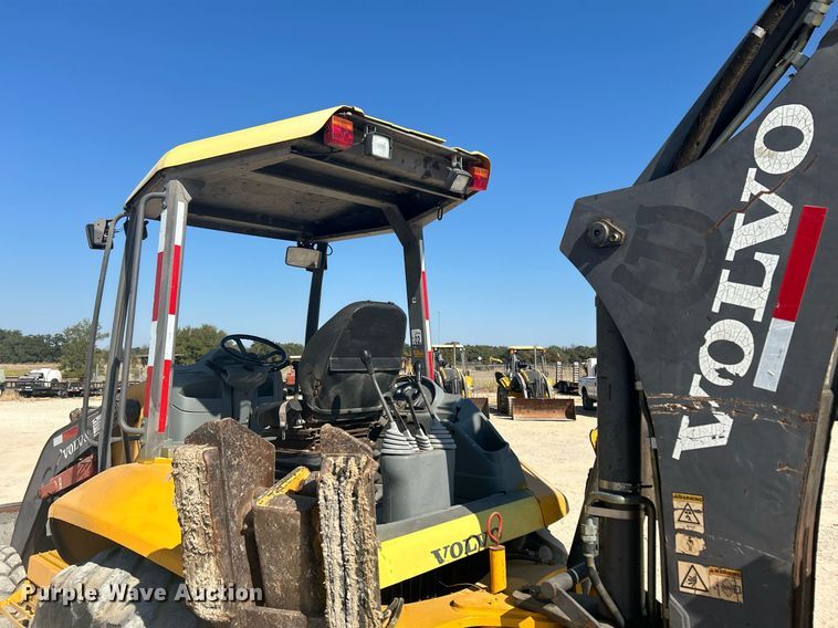 image for item DO2562 2008 Volvo BL60 backhoe