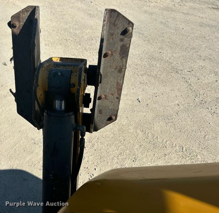 image for item DO2562 2008 Volvo BL60 backhoe