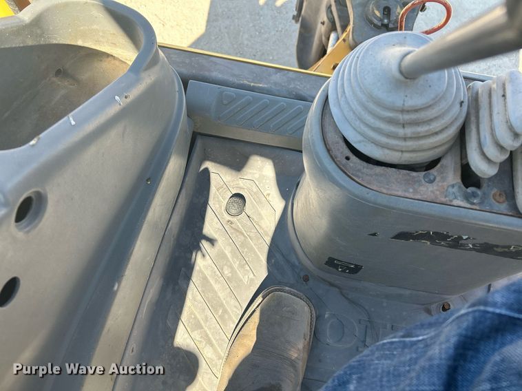 image for item DO2562 2008 Volvo BL60 backhoe