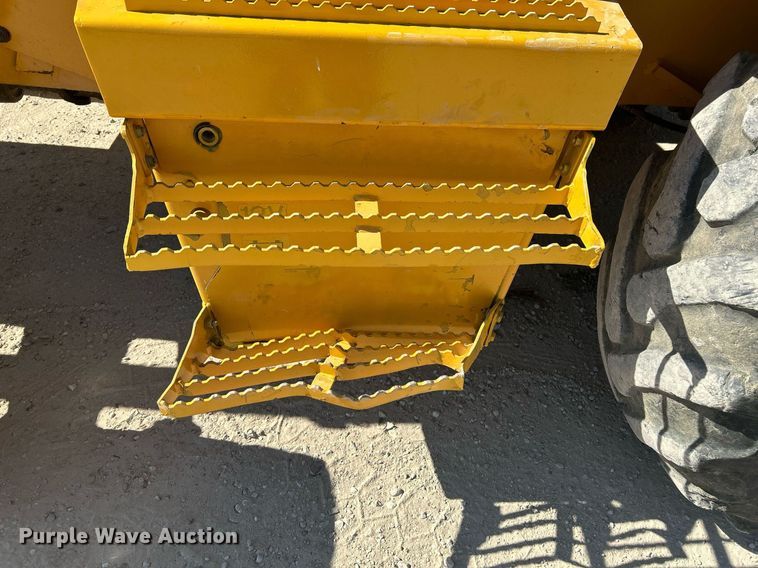 image for item DO2562 2008 Volvo BL60 backhoe