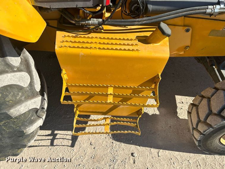 image for item DO2562 2008 Volvo BL60 backhoe