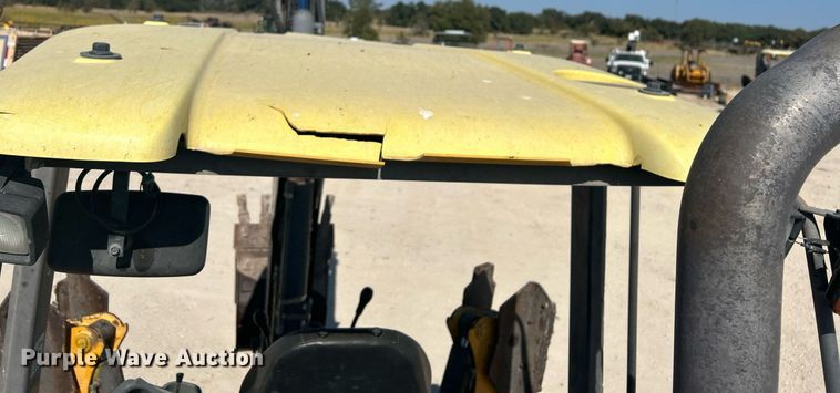 image for item DO2562 2008 Volvo BL60 backhoe