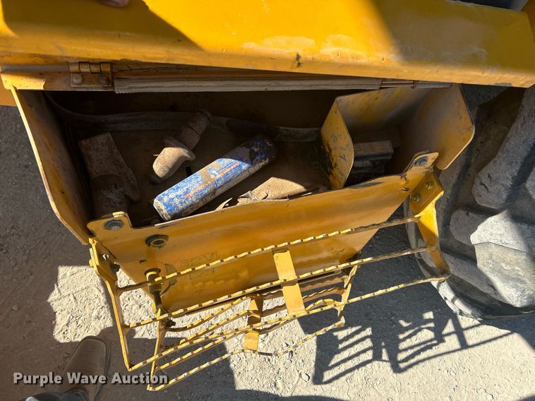 image for item DO2562 2008 Volvo BL60 backhoe