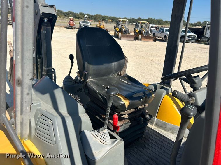 image for item DO2562 2008 Volvo BL60 backhoe