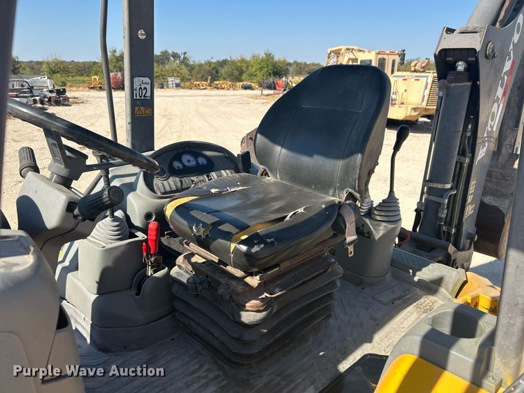 image for item DO2562 2008 Volvo BL60 backhoe