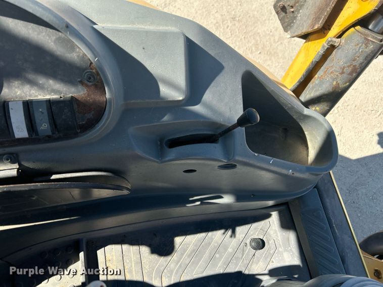 image for item DO2562 2008 Volvo BL60 backhoe