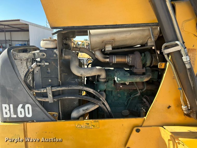 image for item DO2562 2008 Volvo BL60 backhoe