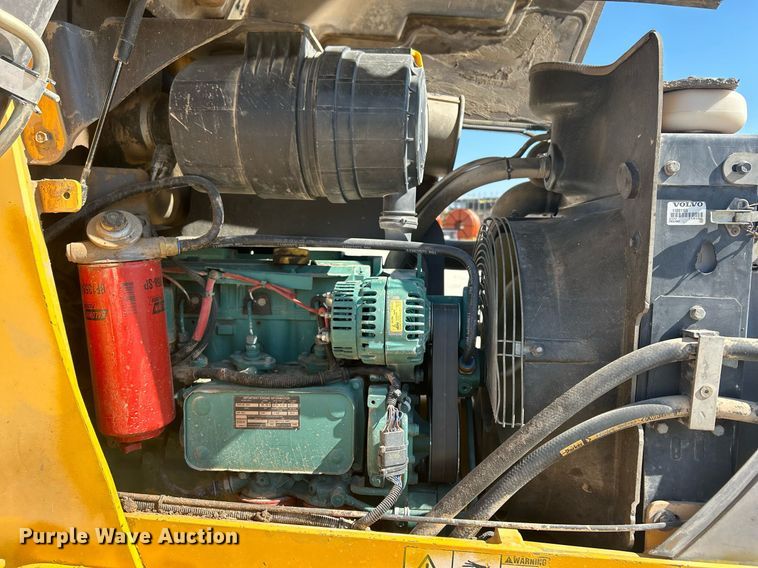 image for item DO2562 2008 Volvo BL60 backhoe