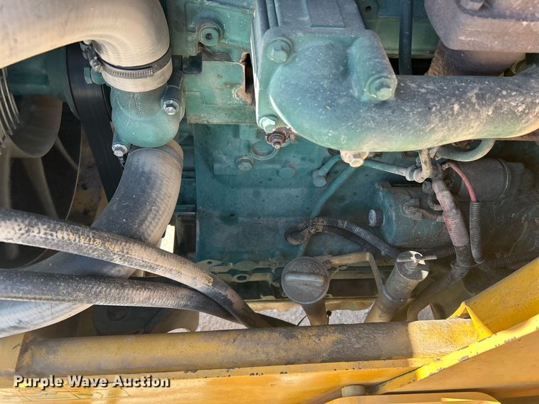 image for item DO2562 2008 Volvo BL60 backhoe