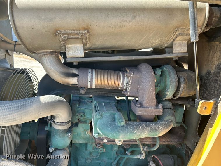 image for item DO2562 2008 Volvo BL60 backhoe