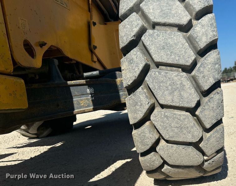 image for item DO2562 2008 Volvo BL60 backhoe