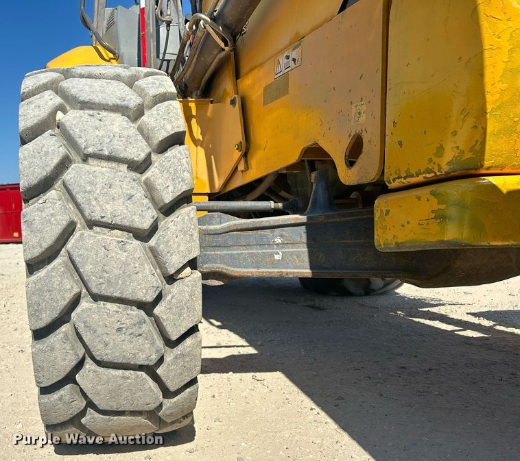 image for item DO2562 2008 Volvo BL60 backhoe