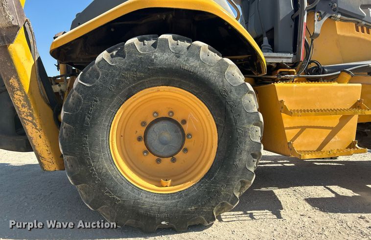 image for item DO2562 2008 Volvo BL60 backhoe