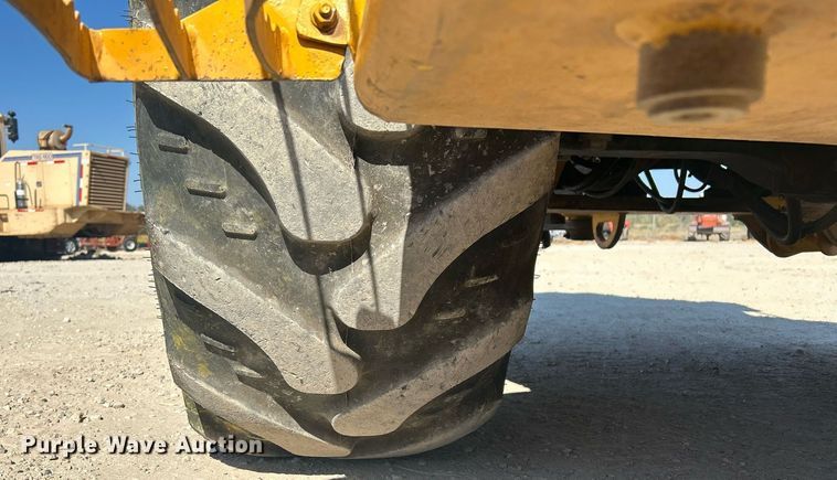 image for item DO2562 2008 Volvo BL60 backhoe