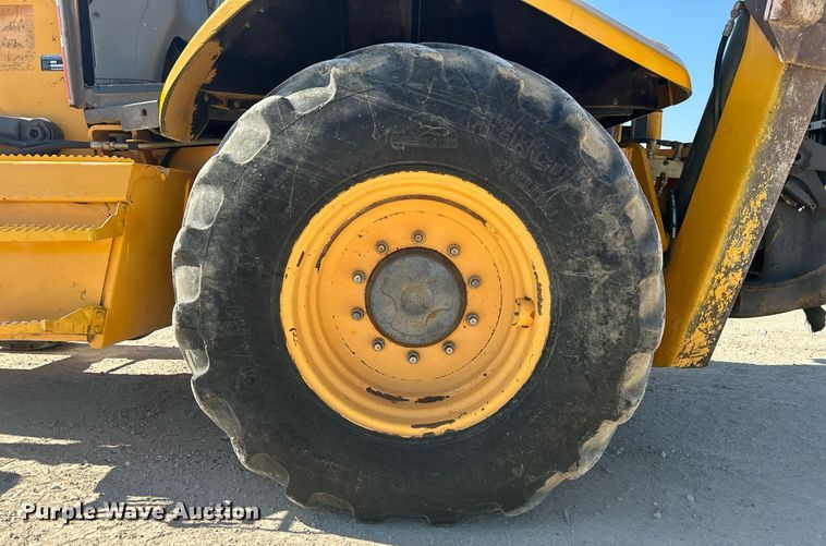 image for item DO2562 2008 Volvo BL60 backhoe