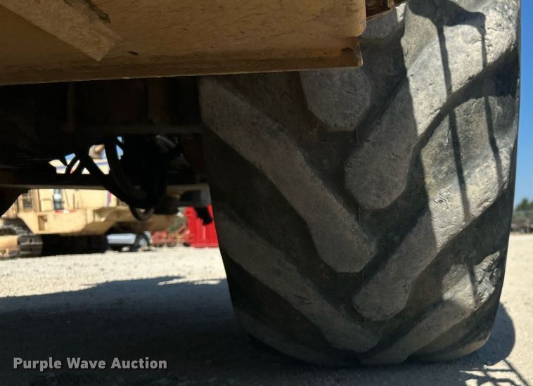 image for item DO2562 2008 Volvo BL60 backhoe