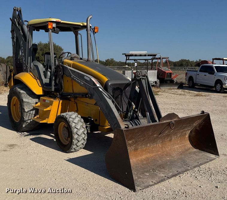 image for item DO2563 2008 Volvo BL60 backhoe