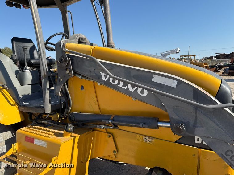image for item DO2563 2008 Volvo BL60 backhoe