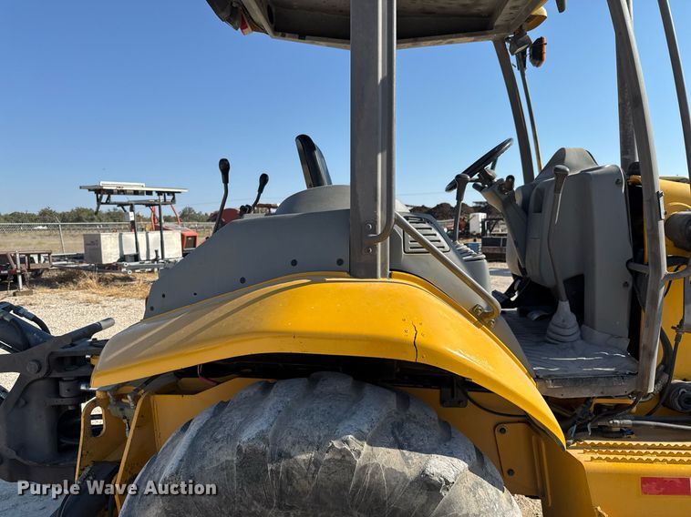 image for item DO2563 2008 Volvo BL60 backhoe