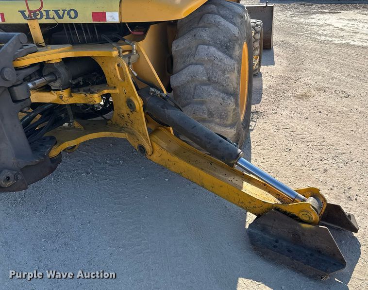 image for item DO2563 2008 Volvo BL60 backhoe