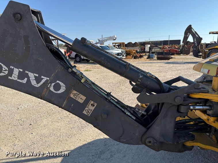 image for item DO2563 2008 Volvo BL60 backhoe