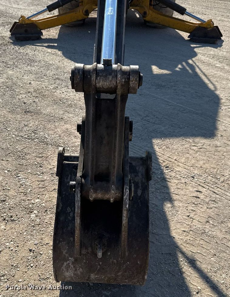 image for item DO2563 2008 Volvo BL60 backhoe