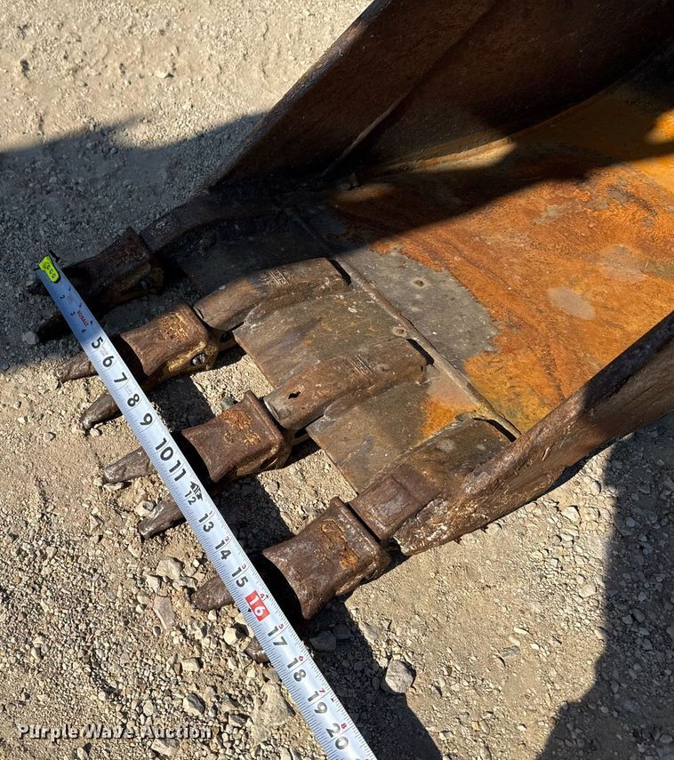 image for item DO2563 2008 Volvo BL60 backhoe