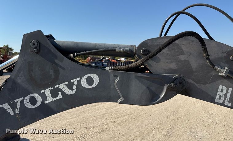 image for item DO2563 2008 Volvo BL60 backhoe