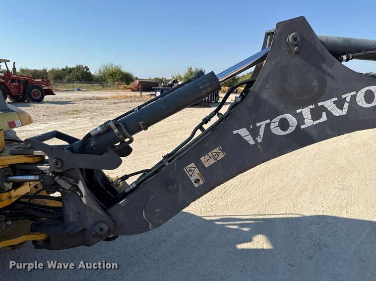 image for item DO2563 2008 Volvo BL60 backhoe