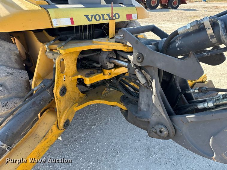 image for item DO2563 2008 Volvo BL60 backhoe