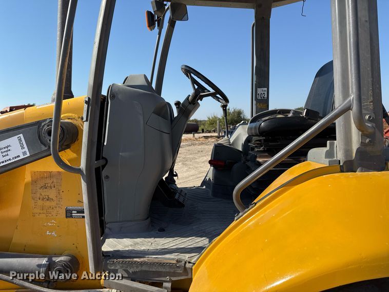 image for item DO2563 2008 Volvo BL60 backhoe